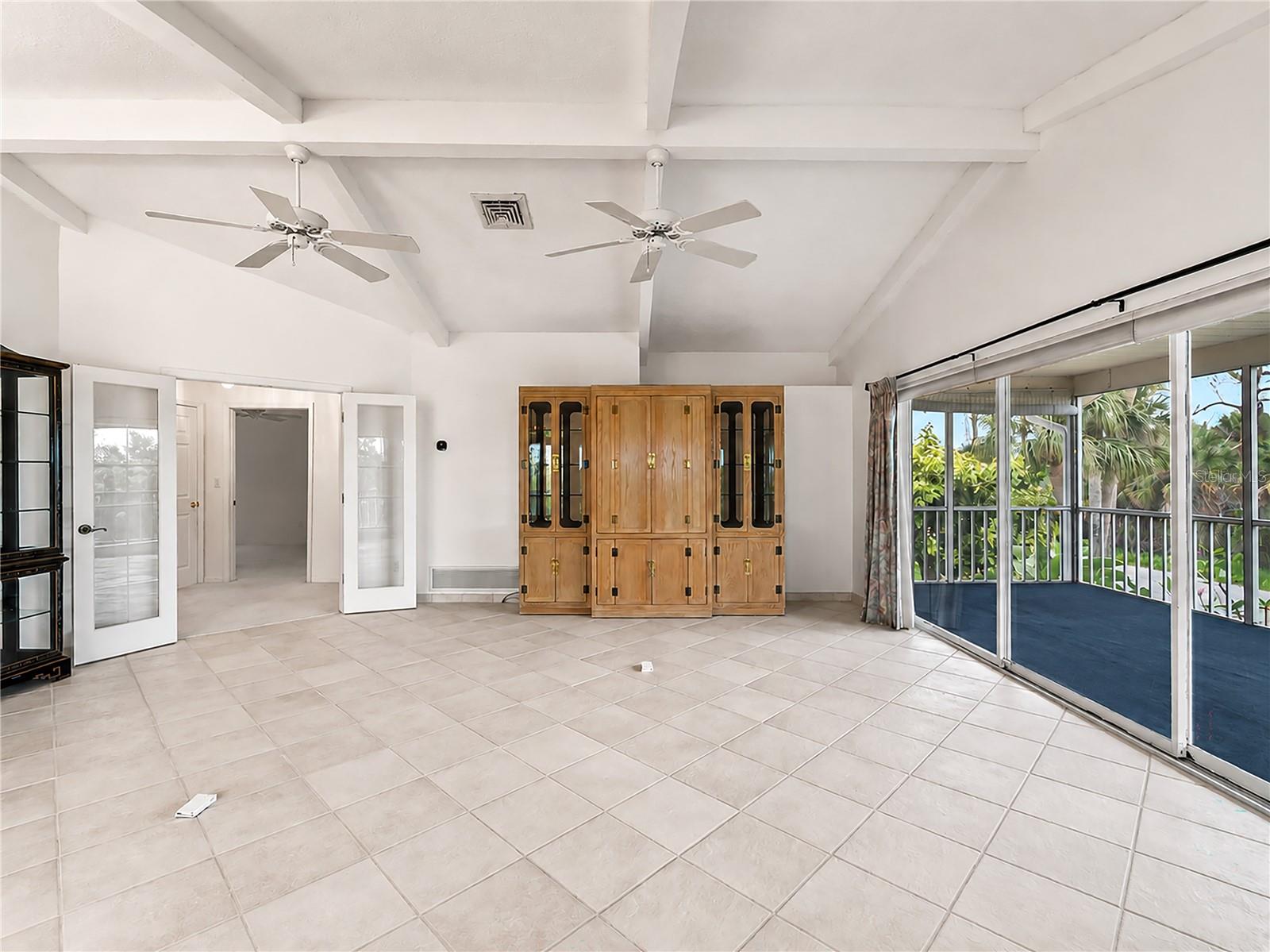 SOUTH VENICE - Residential