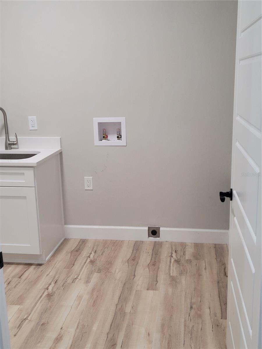 LAKESHORE GARDENS - Residential
