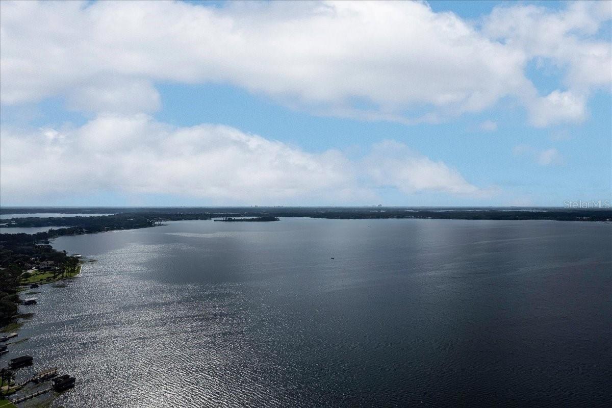 CHAINE DU LAC - Land