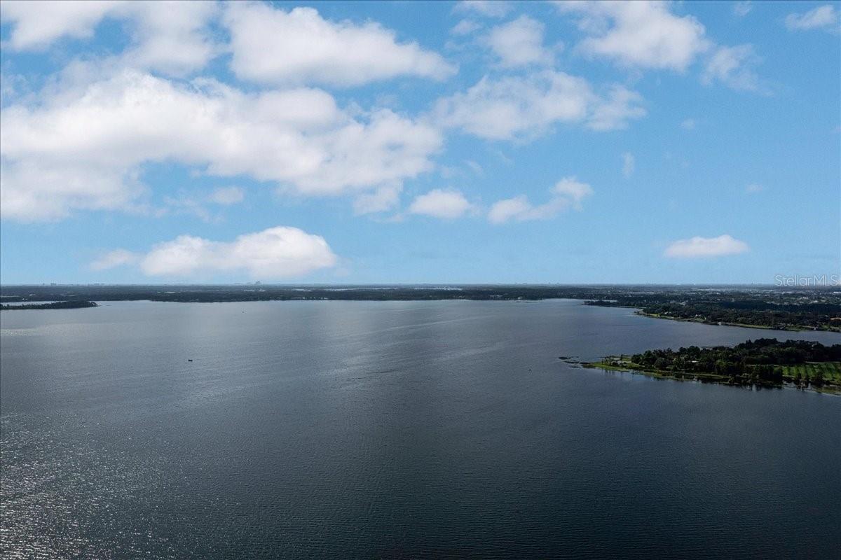 CHAINE DU LAC - Land