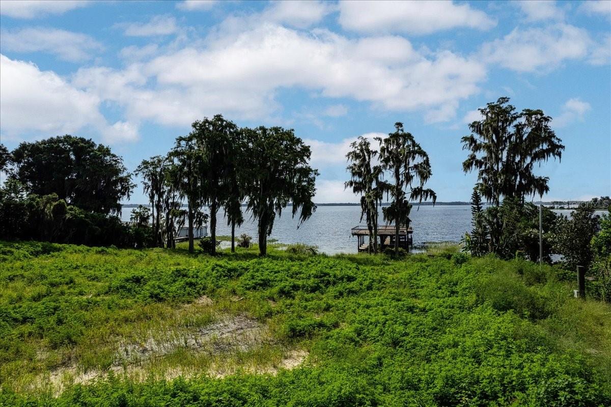 CHAINE DU LAC - Land