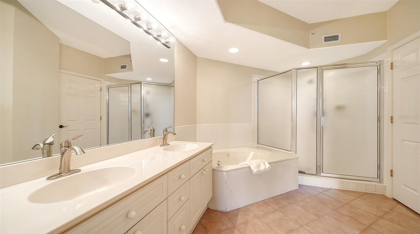 EAGLES POINT AT THE LANDINGS - Residential