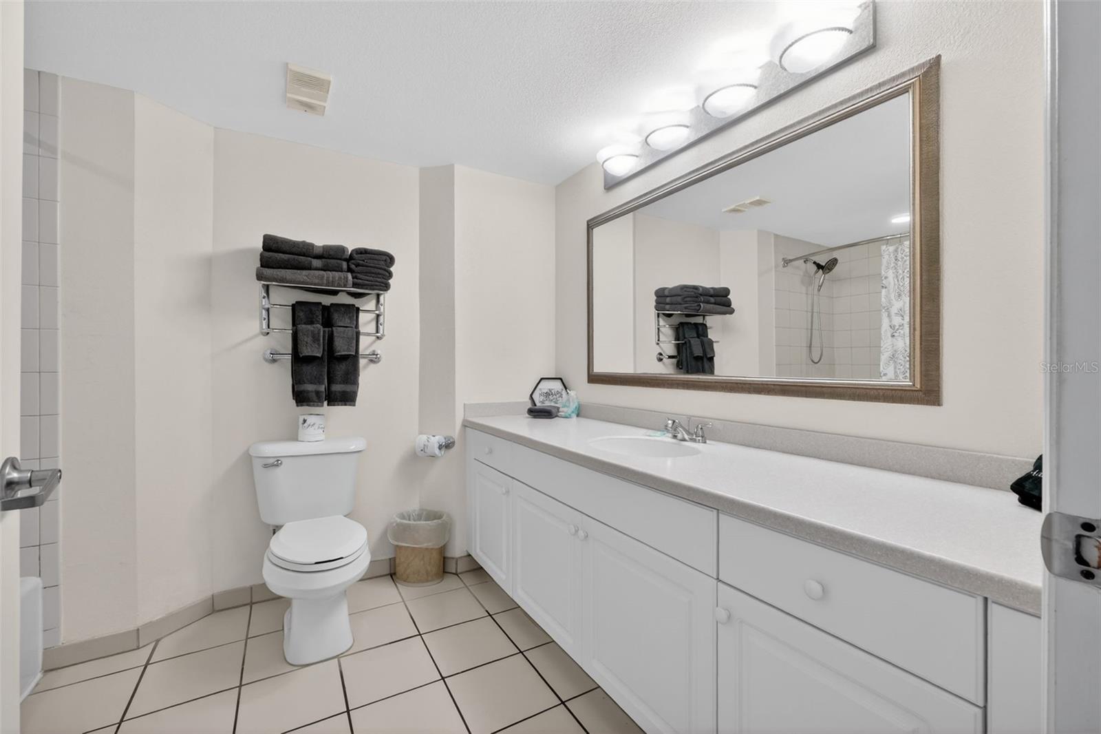 DAYTONA BEACH RESORT & CONF CENTER - Residential