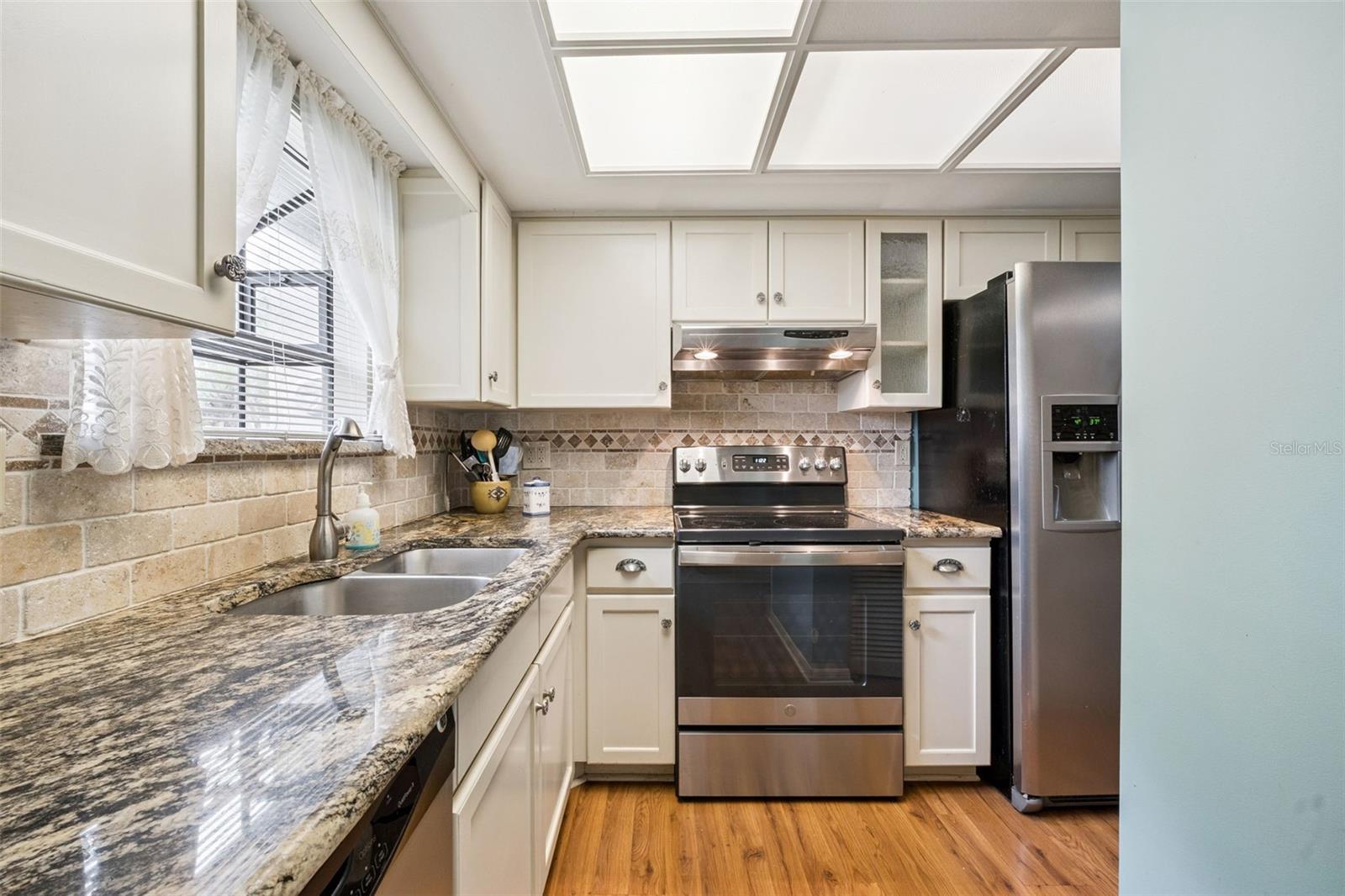 LAKE POINT LANDING - Residential
