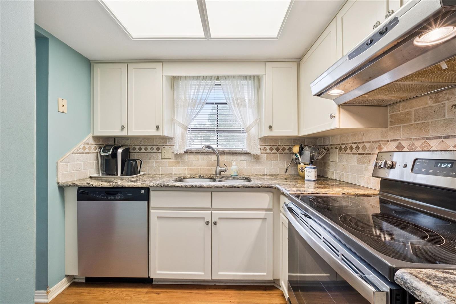 LAKE POINT LANDING - Residential