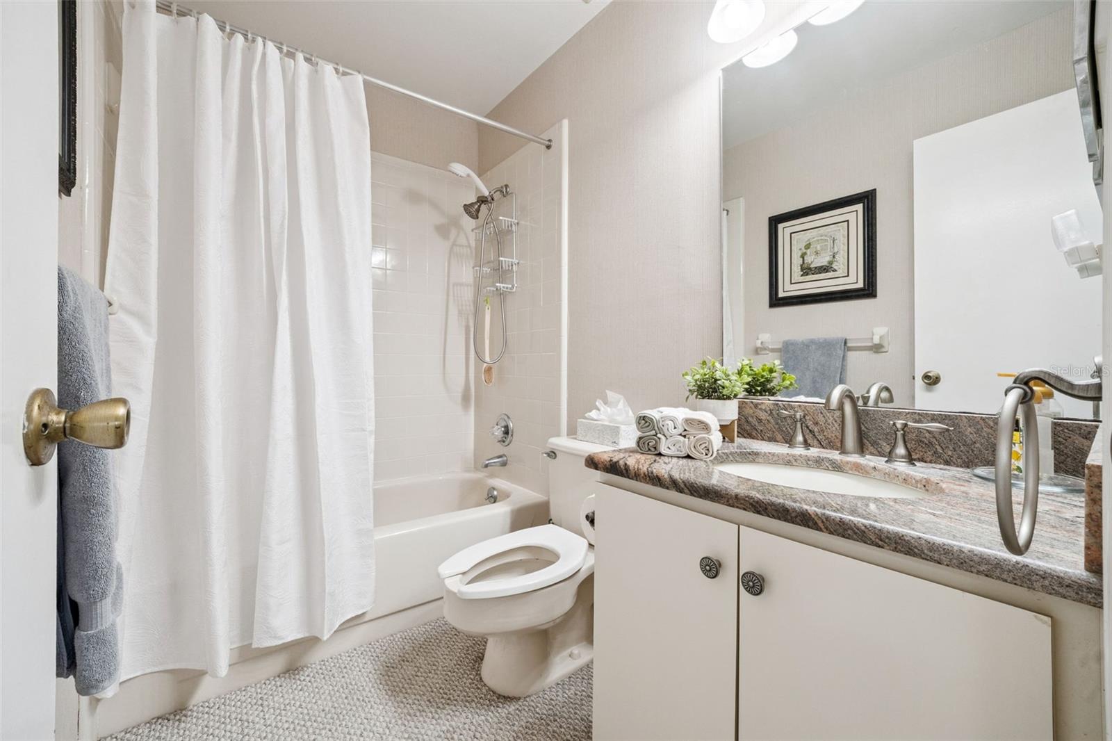 LAKE POINT LANDING - Residential