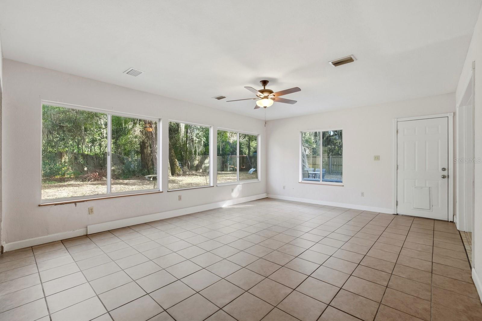 COUNTRY CLUB HEIGHTS - Residential