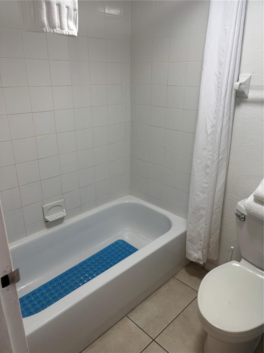 ISLAND INN CONDO - Residential