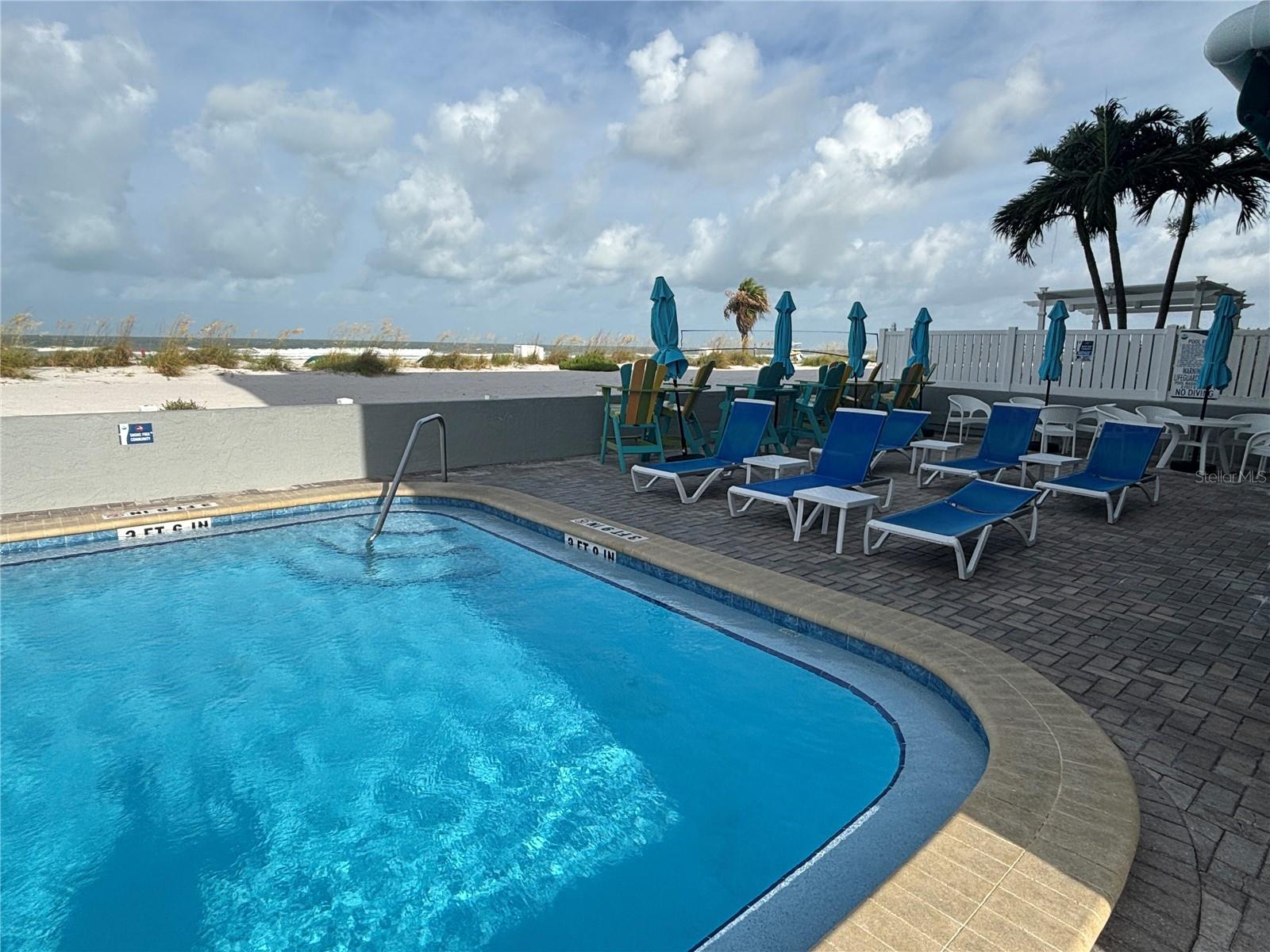 ISLAND INN CONDO - Residential
