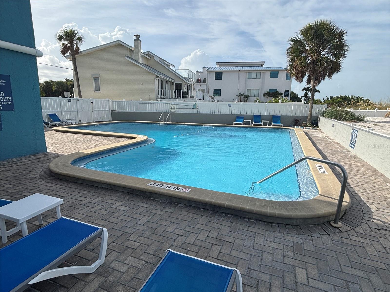 ISLAND INN CONDO - Residential