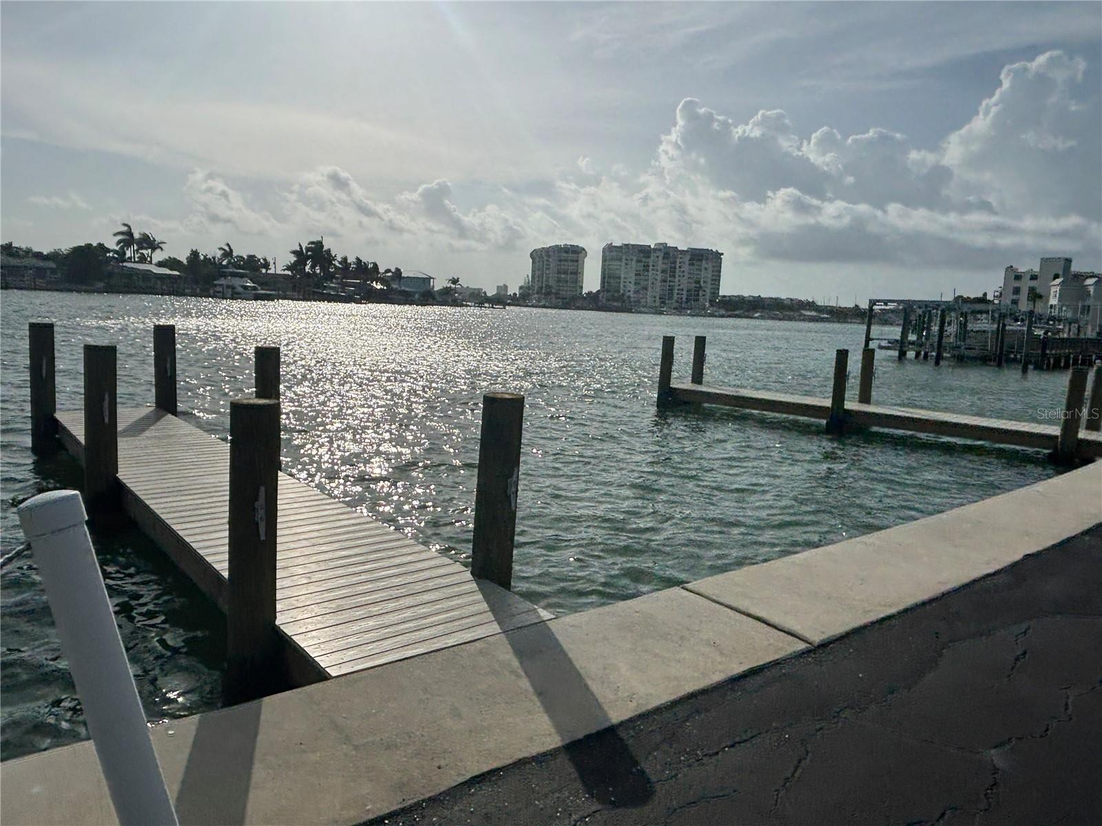 ISLAND INN CONDO - Residential
