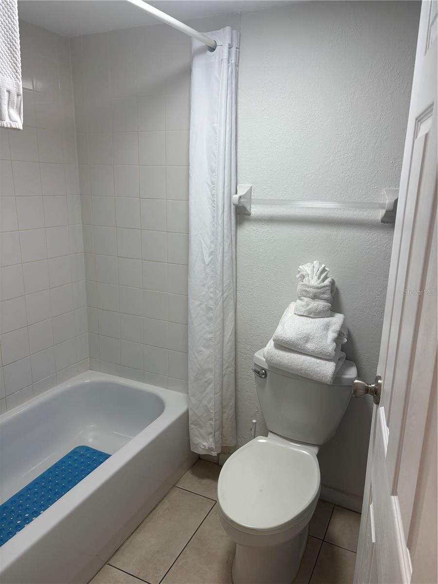 ISLAND INN CONDO - Residential