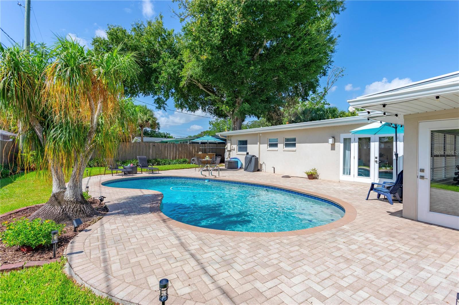 DOVER SHORES - Residential