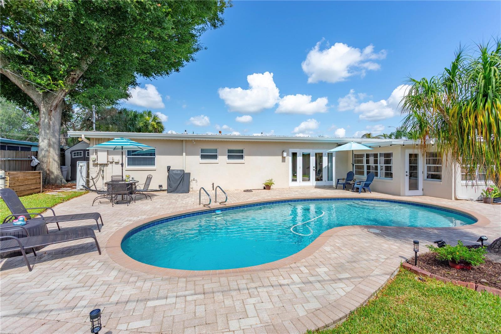 DOVER SHORES - Residential
