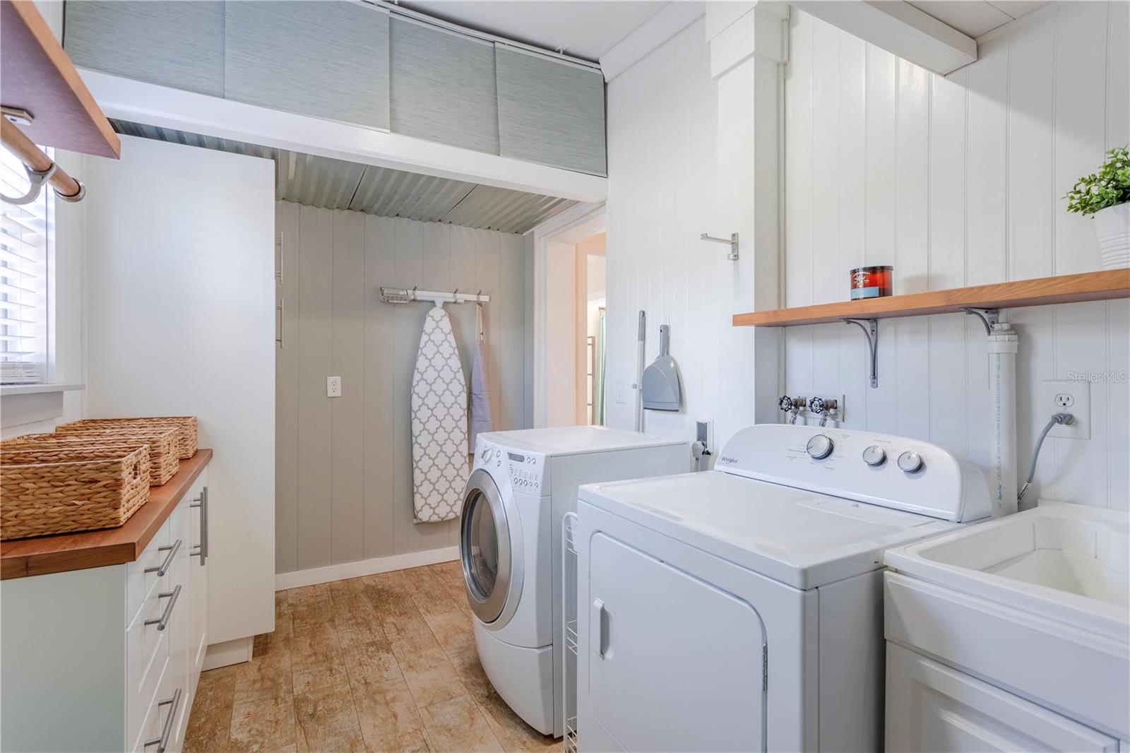 DOVER SHORES - Residential