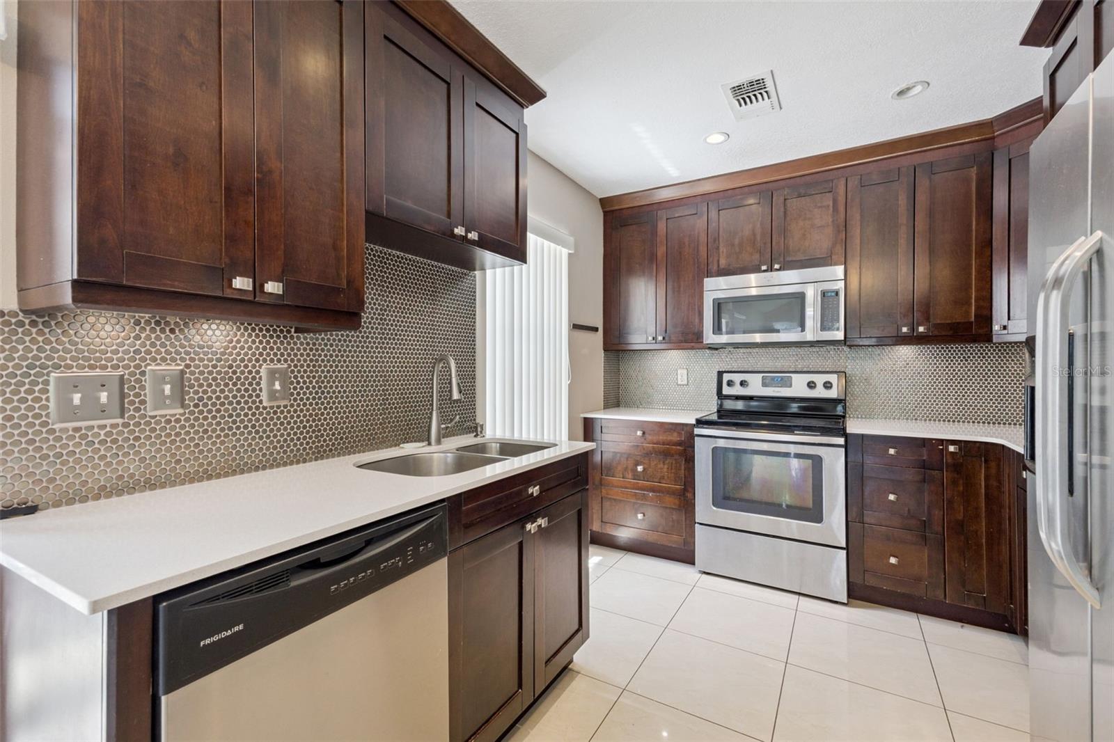 VILLAS AT SHADOW BAY THE - Residential Lease