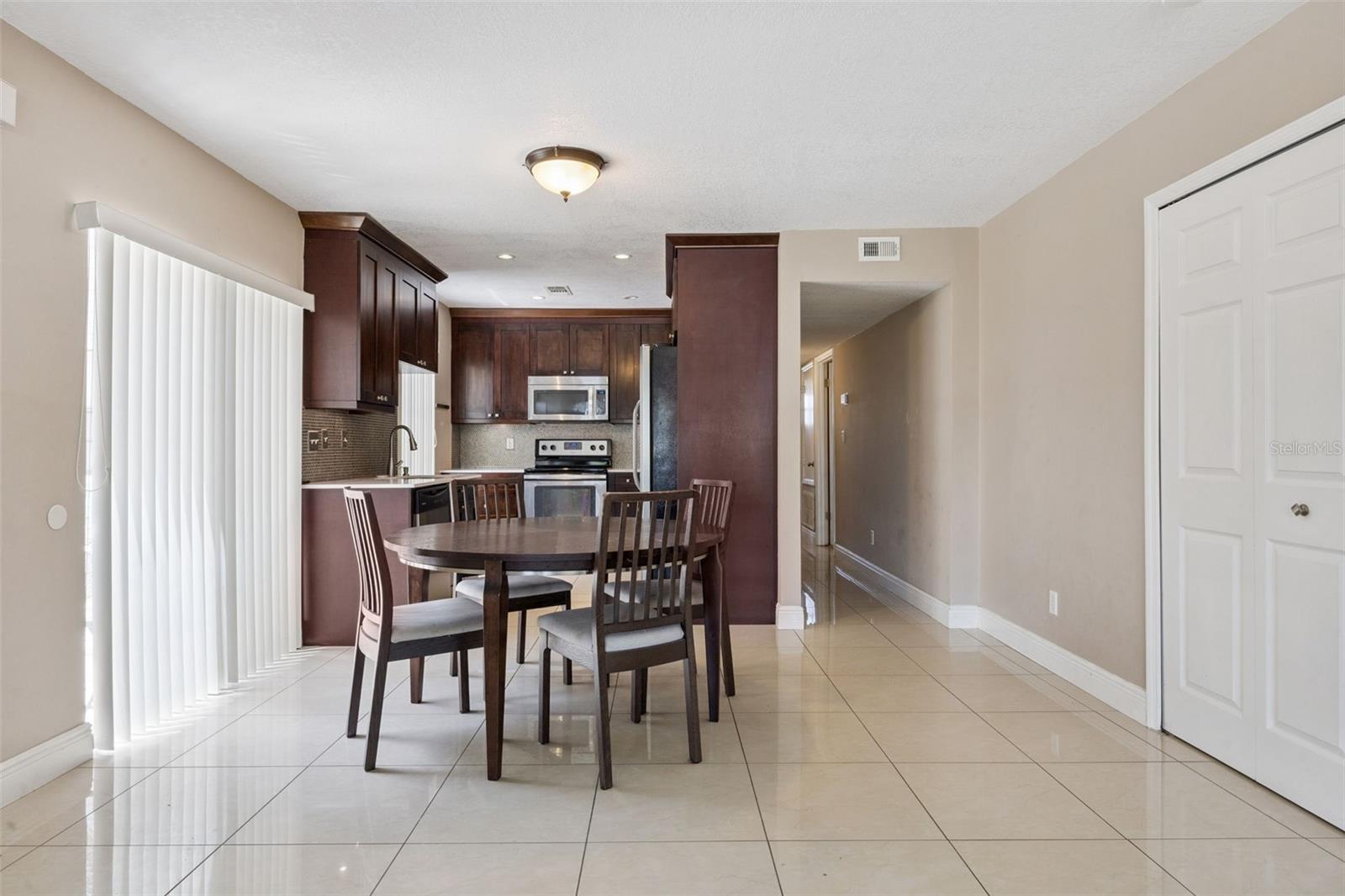 VILLAS AT SHADOW BAY THE - Residential Lease