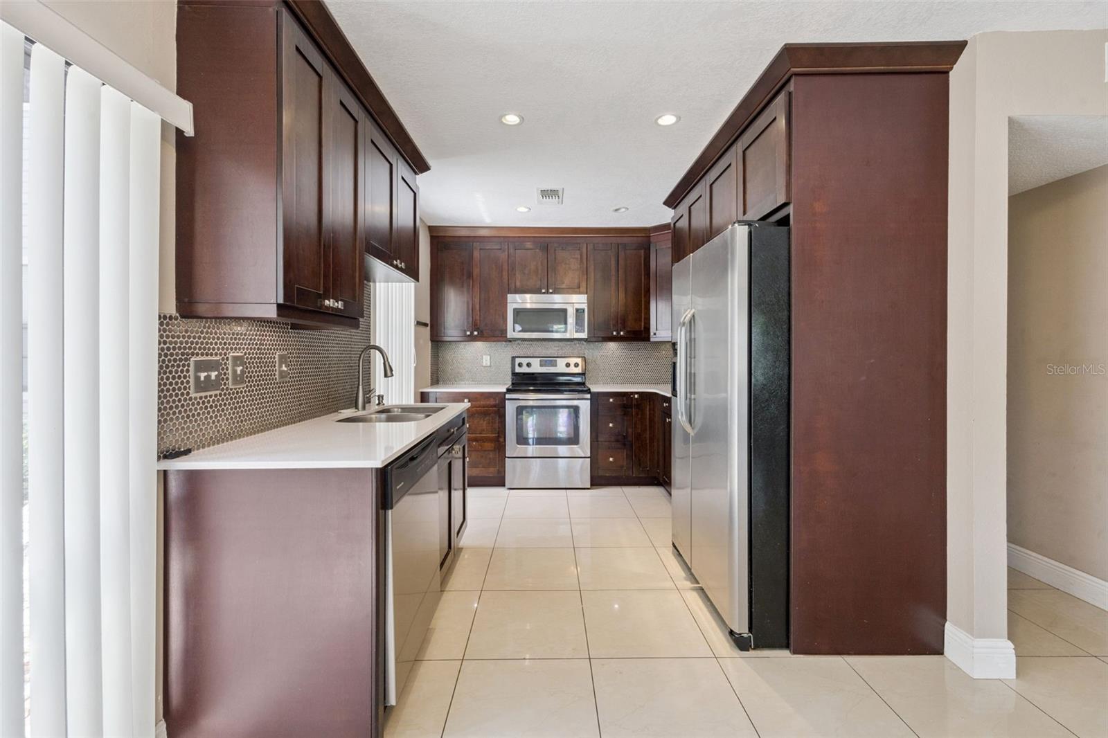 VILLAS AT SHADOW BAY THE - Residential Lease