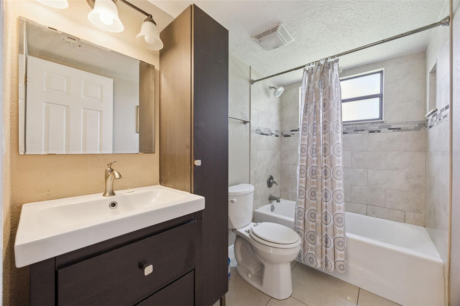 VILLAS AT SHADOW BAY THE - Residential Lease