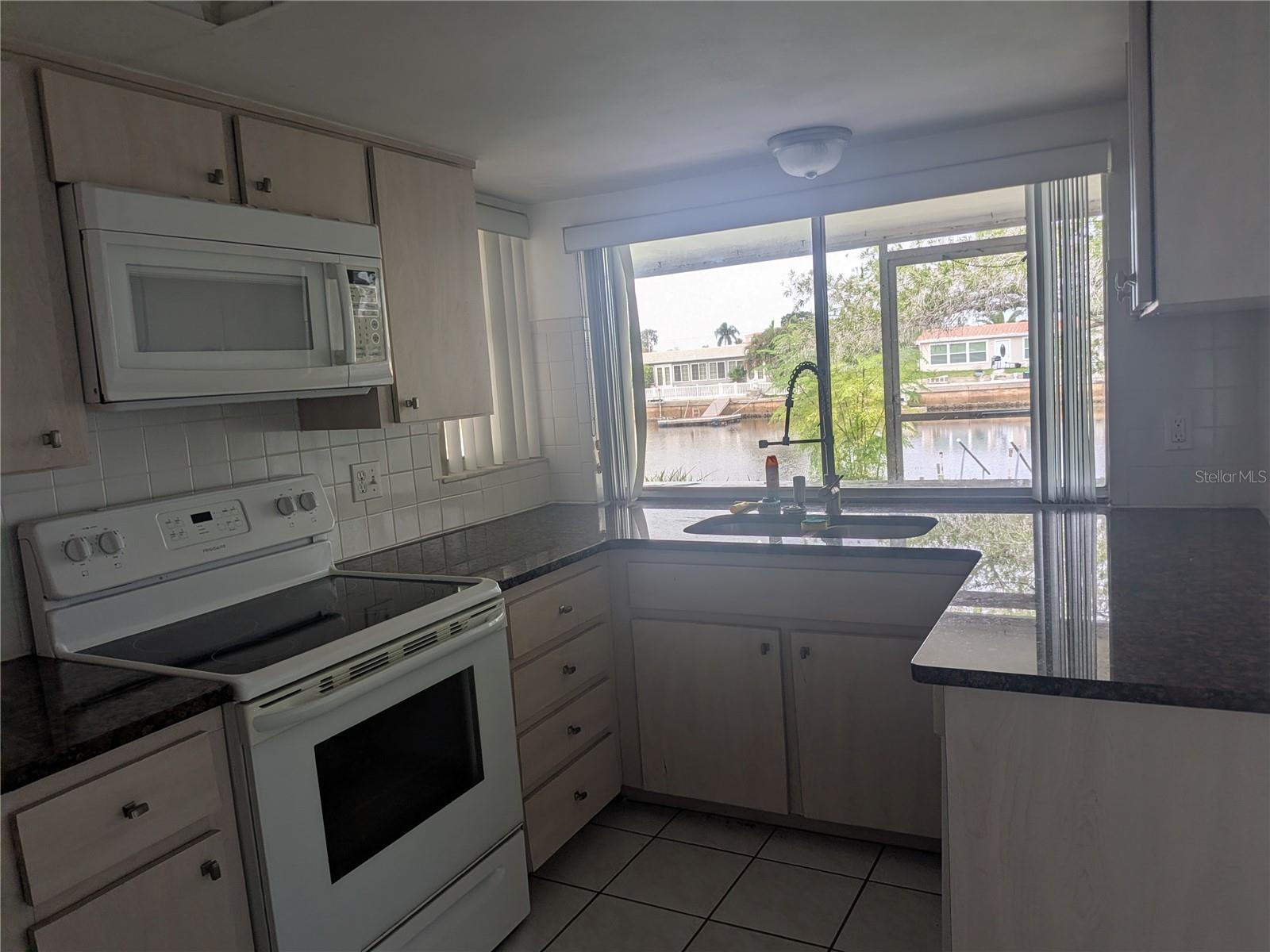 LEISURE BEACH - Residential