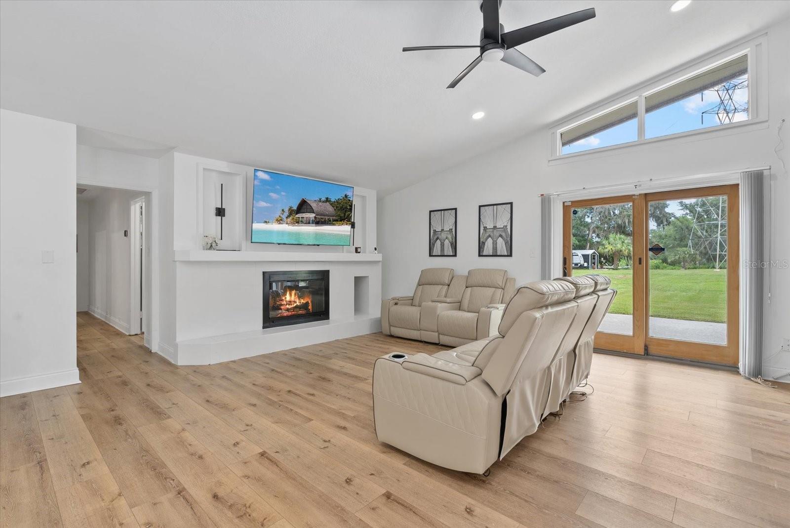 CRENSHAW LAKES - Residential