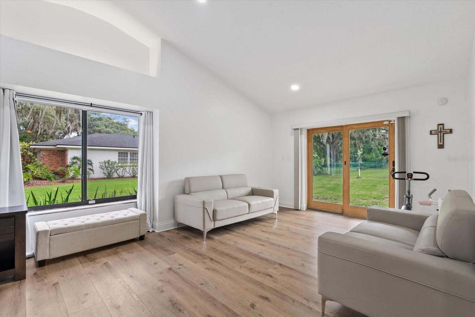 CRENSHAW LAKES - Residential