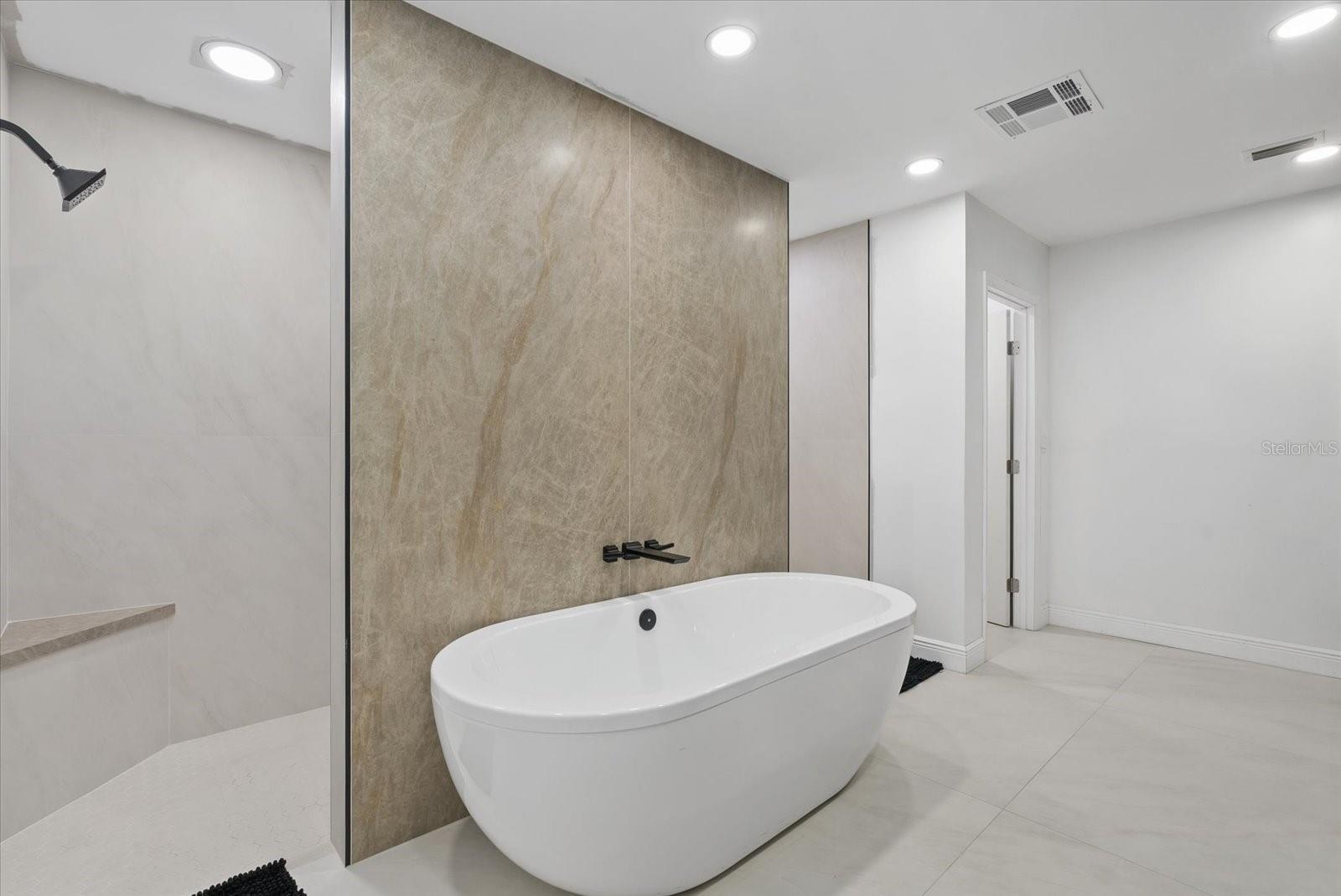 CRENSHAW LAKES - Residential