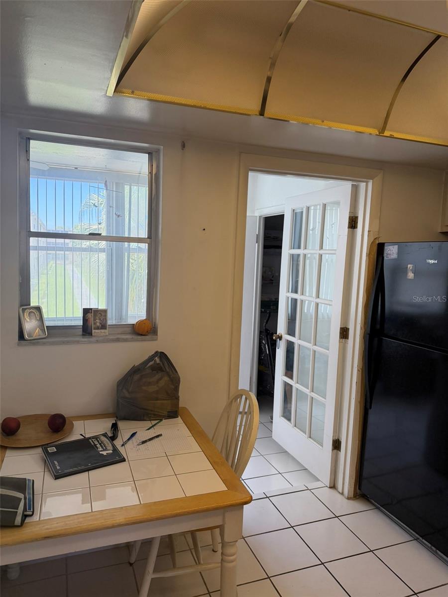 GATEWAY SQUARE APTS - Residential