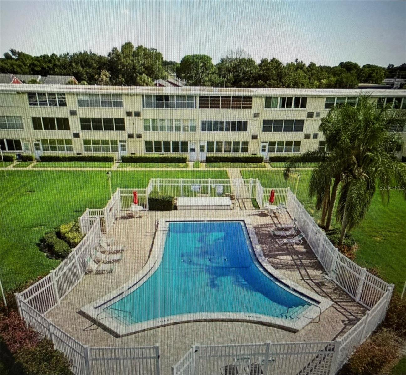 GATEWAY SQUARE APTS - Residential