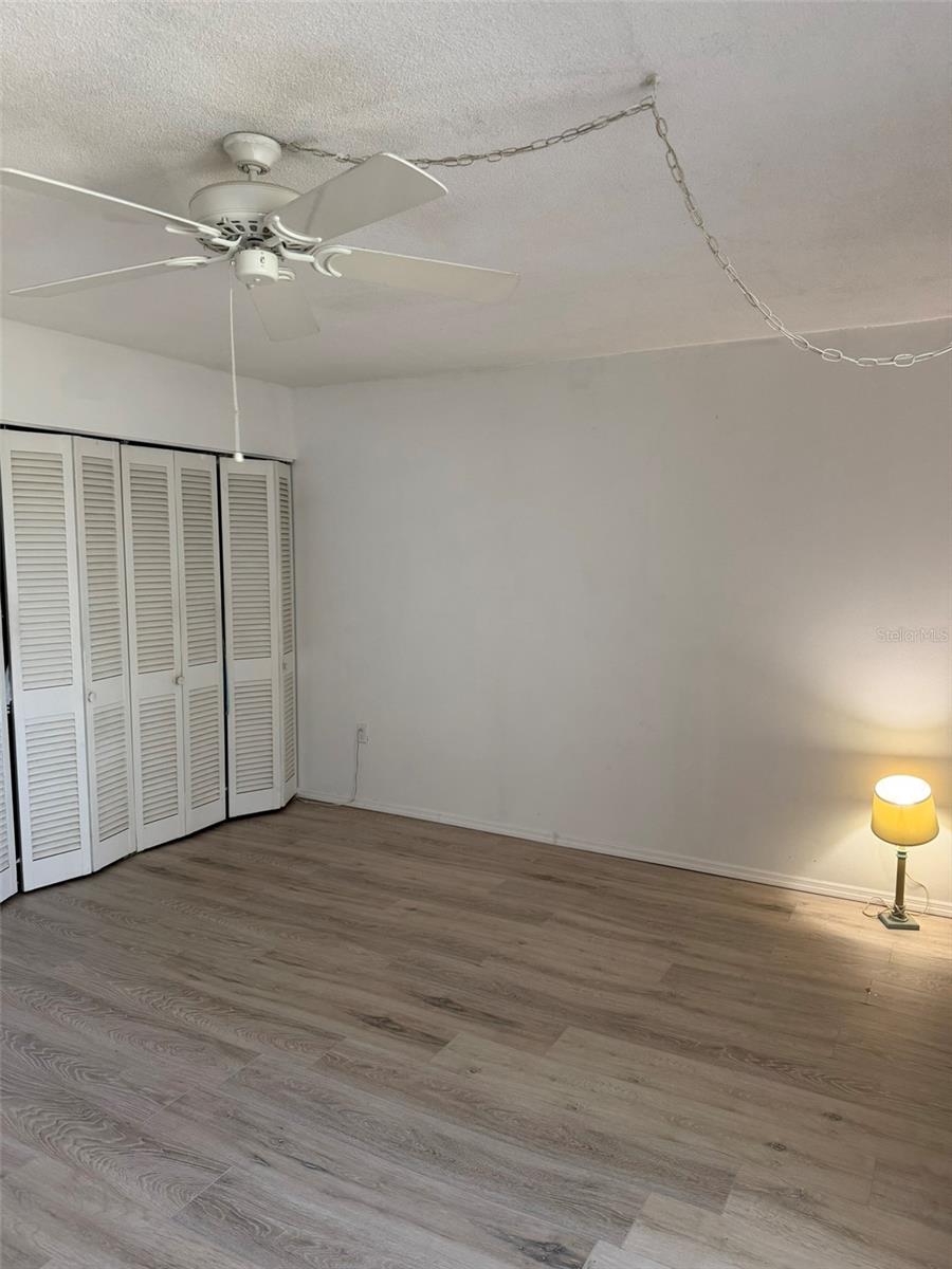 GATEWAY SQUARE APTS - Residential