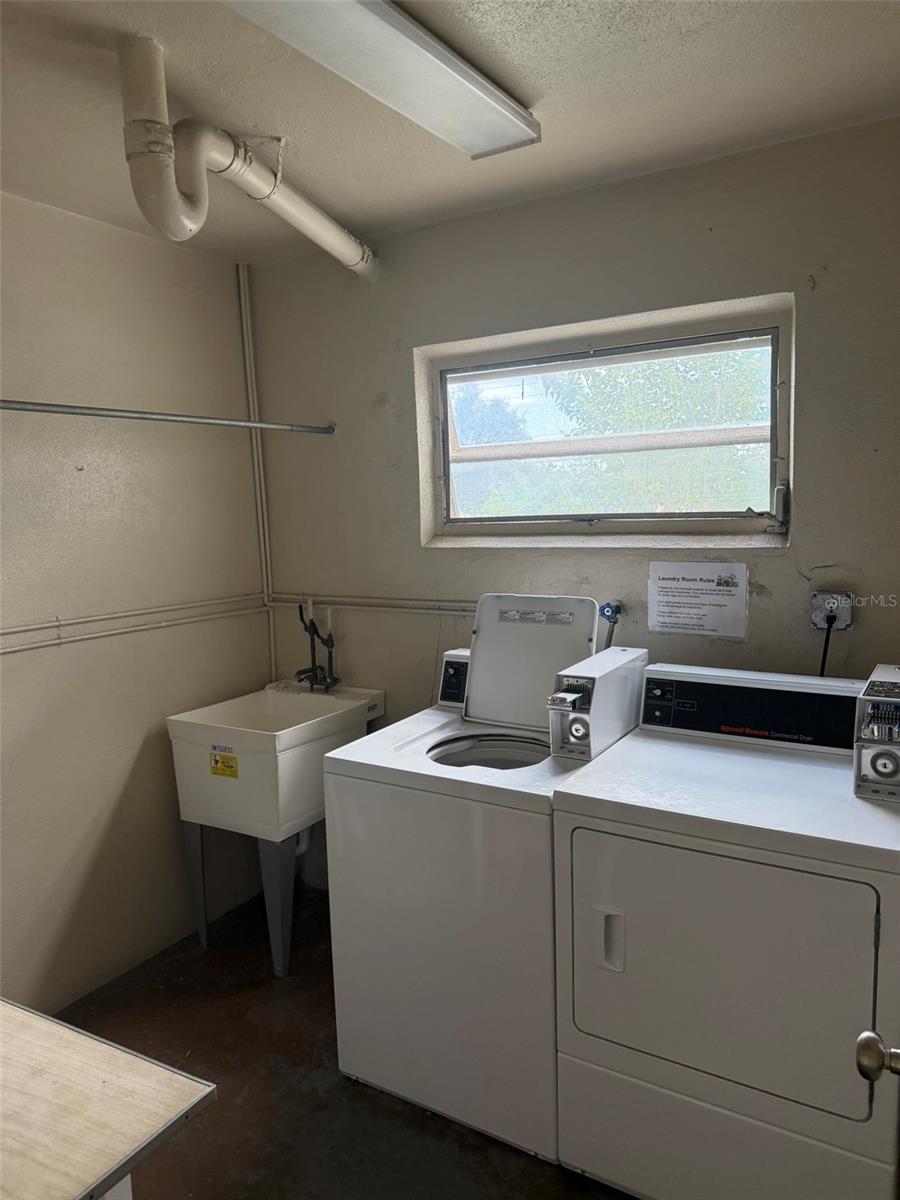 GATEWAY SQUARE APTS - Residential