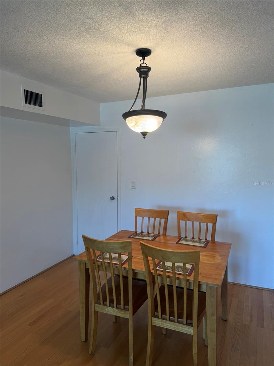 GATEWAY SQUARE APTS - Residential