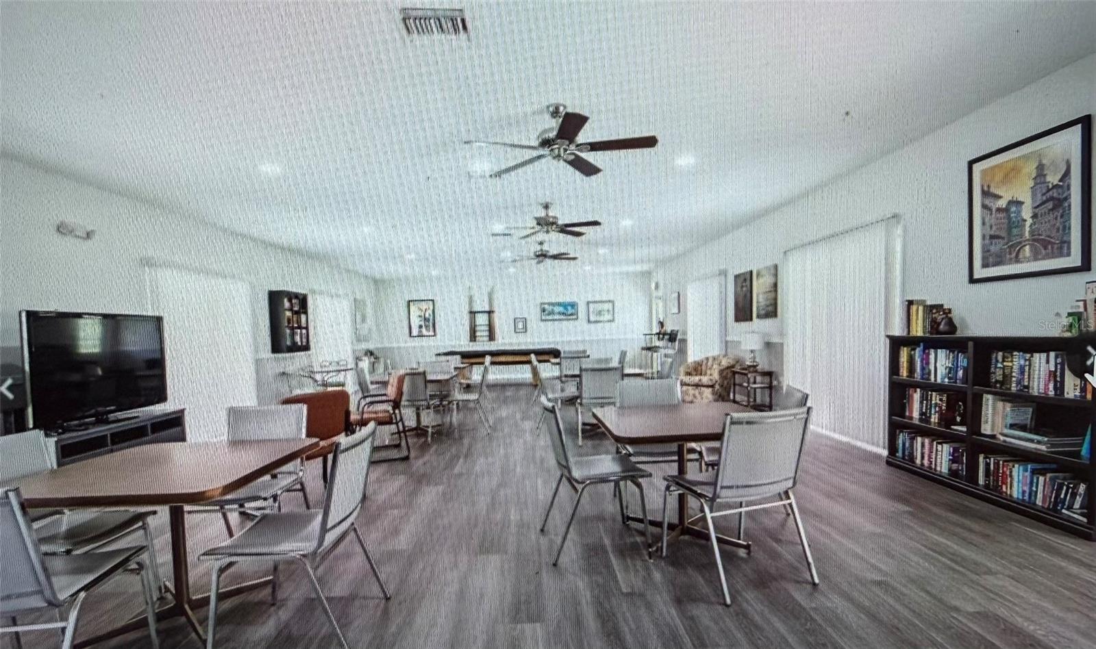 GATEWAY SQUARE APTS - Residential
