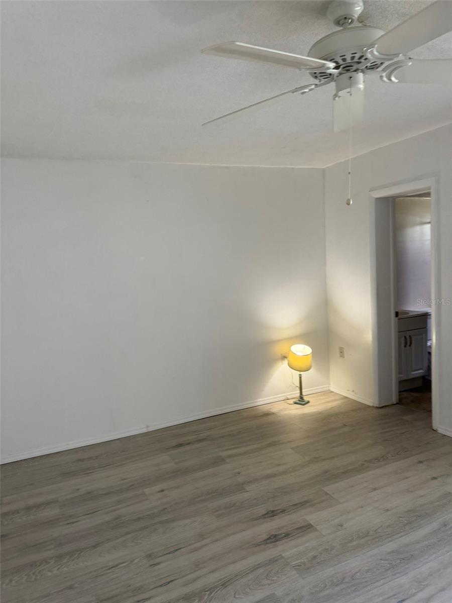 GATEWAY SQUARE APTS - Residential