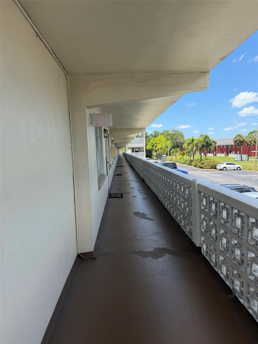 GATEWAY SQUARE APTS - Residential