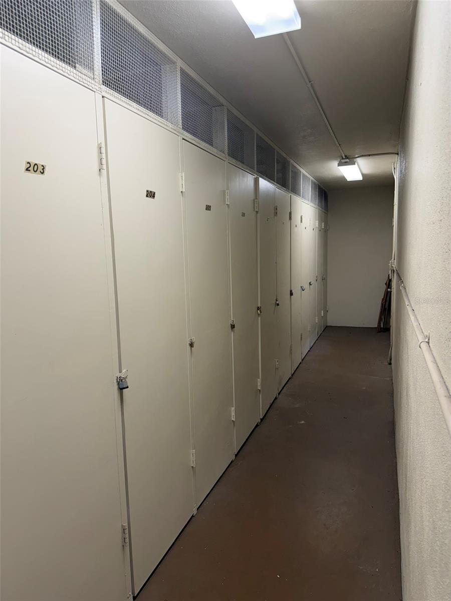 GATEWAY SQUARE APTS - Residential