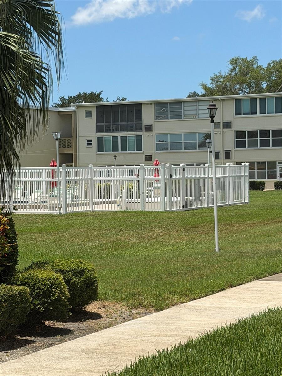 GATEWAY SQUARE APTS - Residential