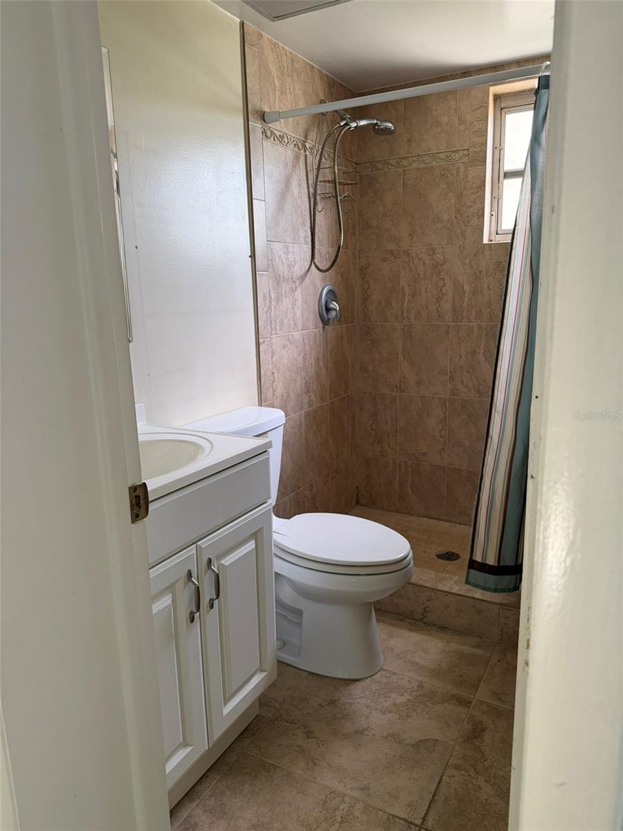 GATEWAY SQUARE APTS - Residential