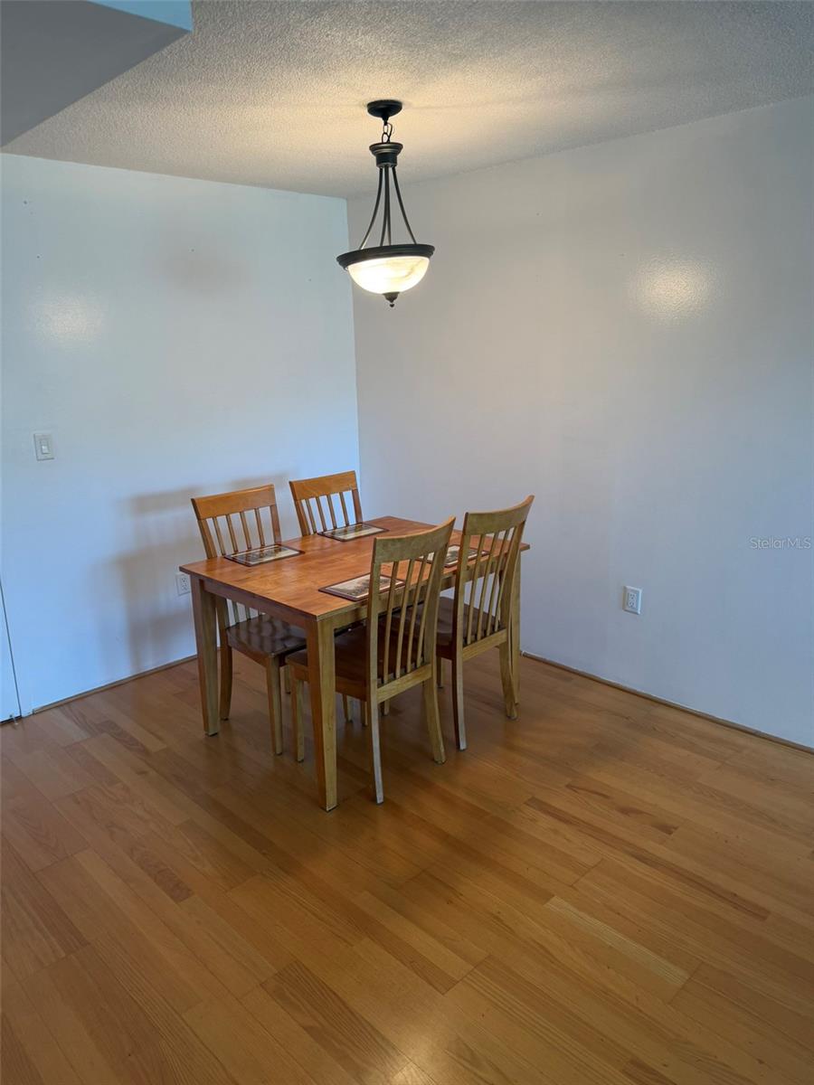 GATEWAY SQUARE APTS - Residential