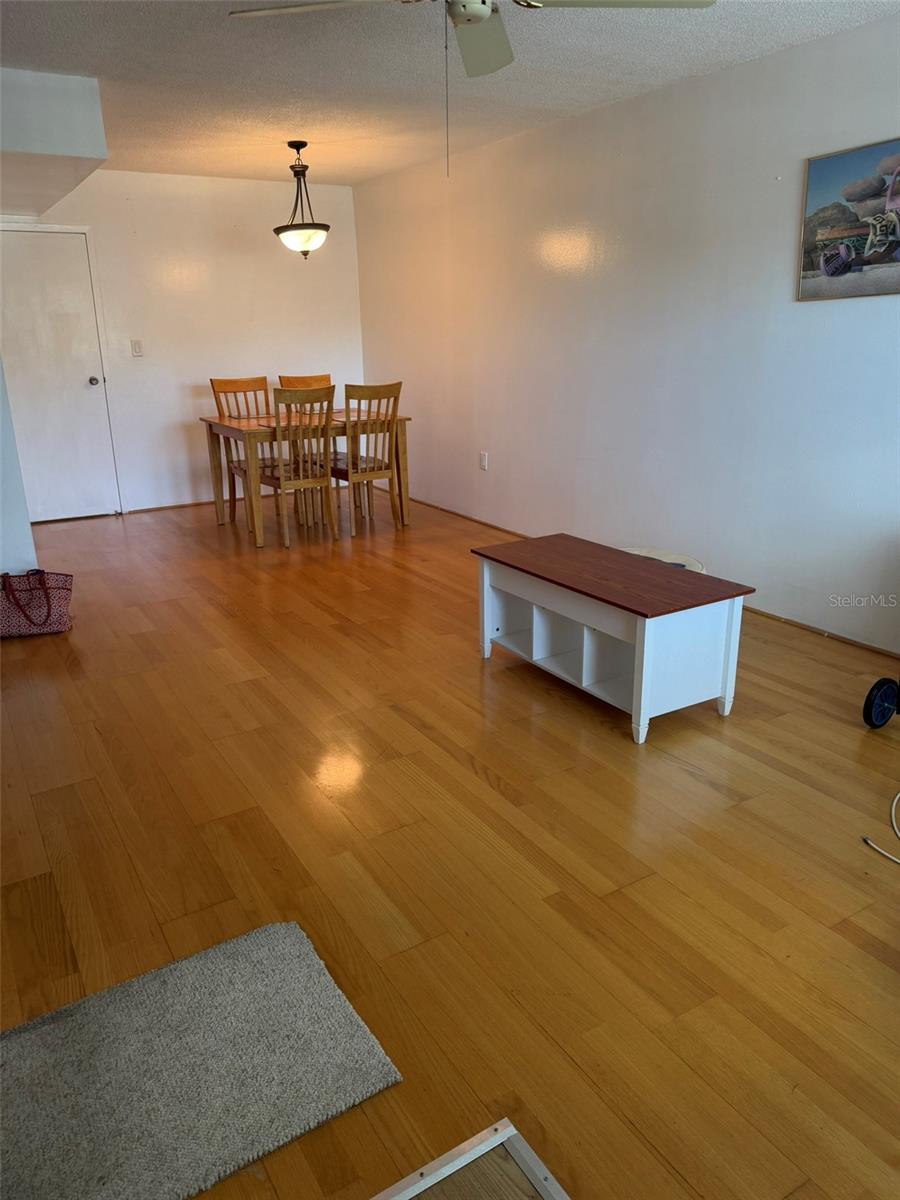 GATEWAY SQUARE APTS - Residential