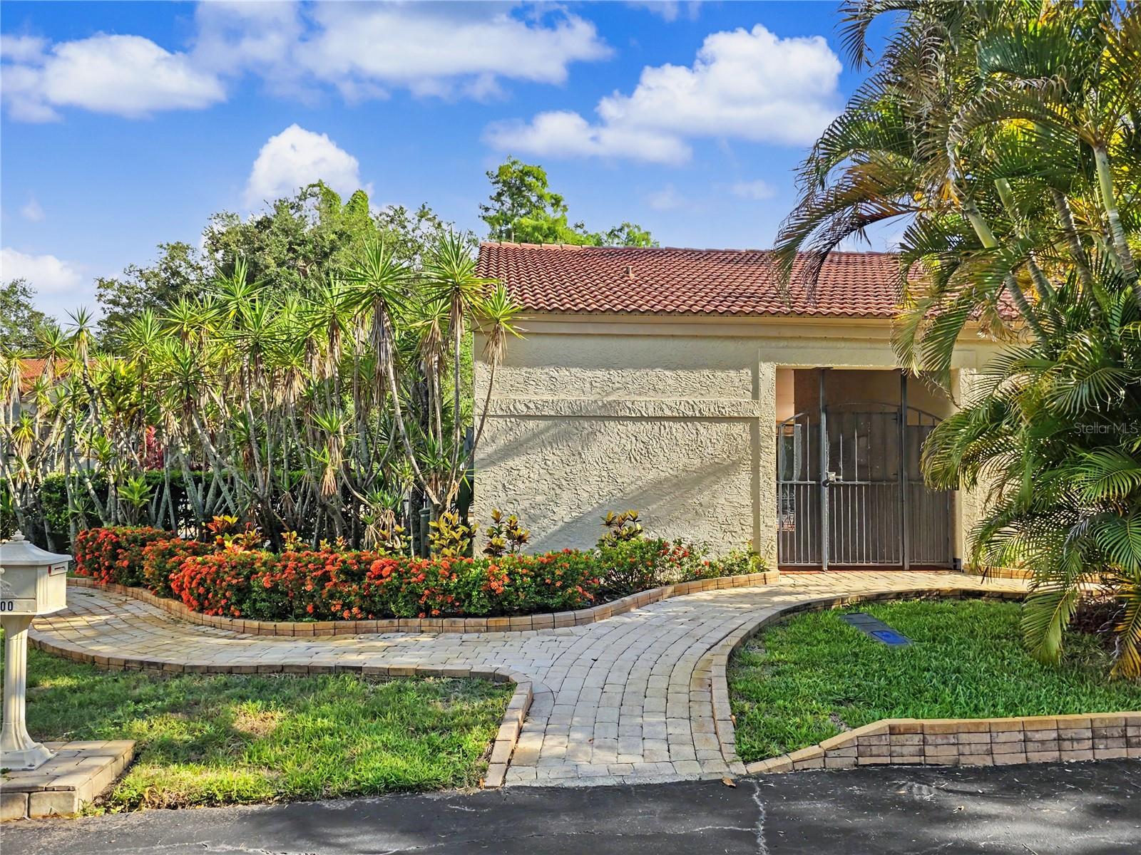 LOS PRADOS CONDO - Residential