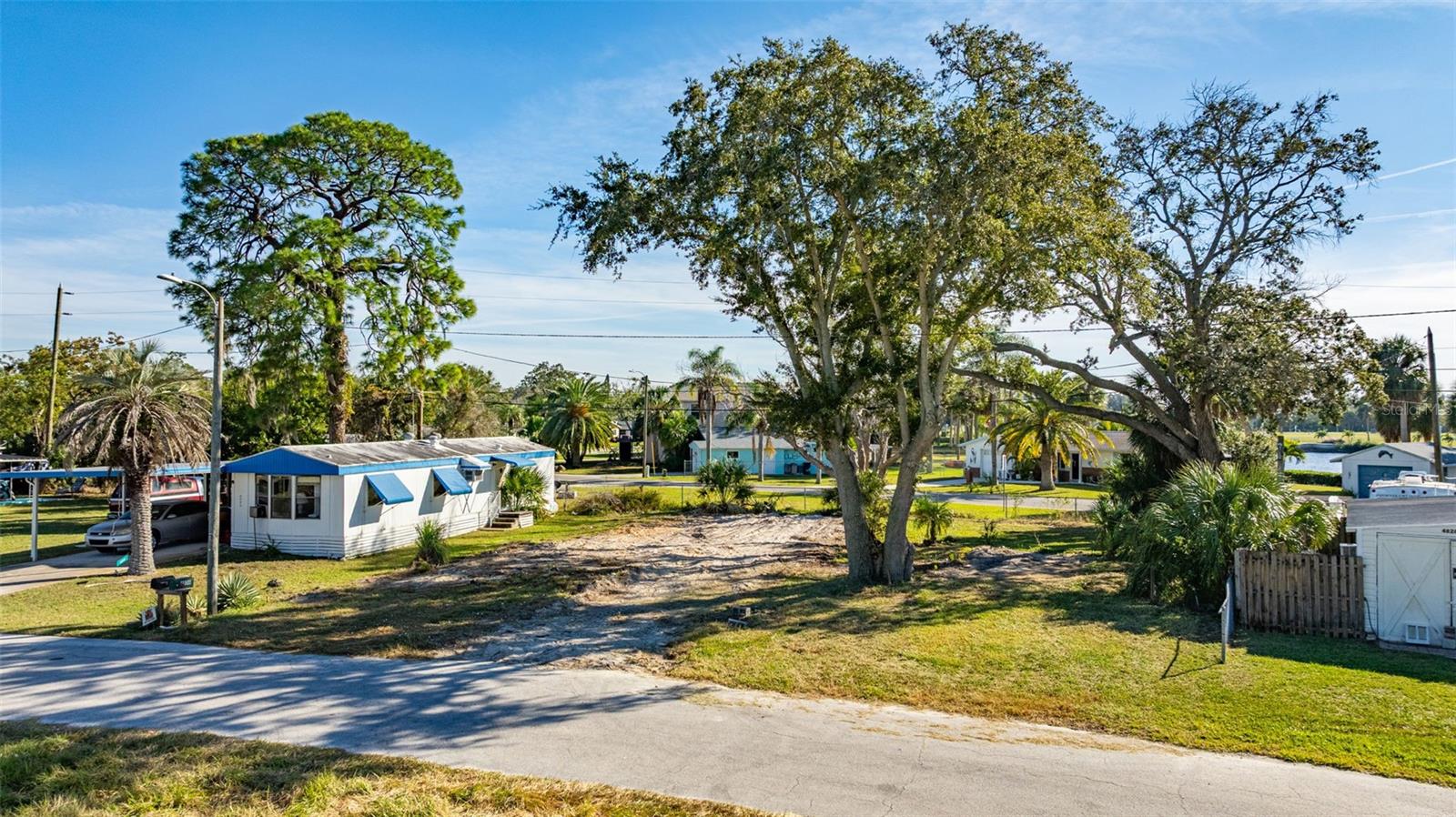 EDGEWATER GARDENS - Land