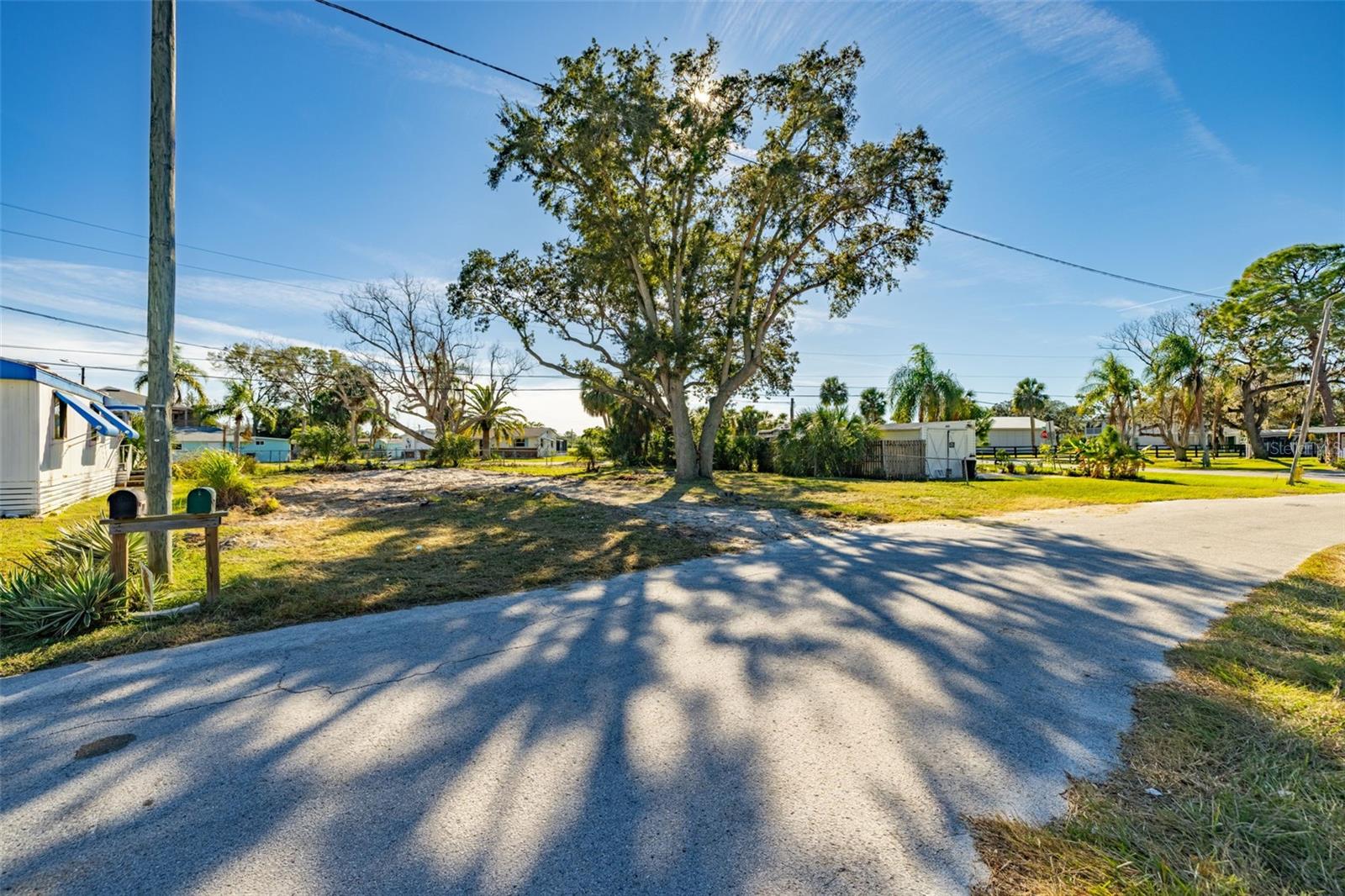 EDGEWATER GARDENS - Land