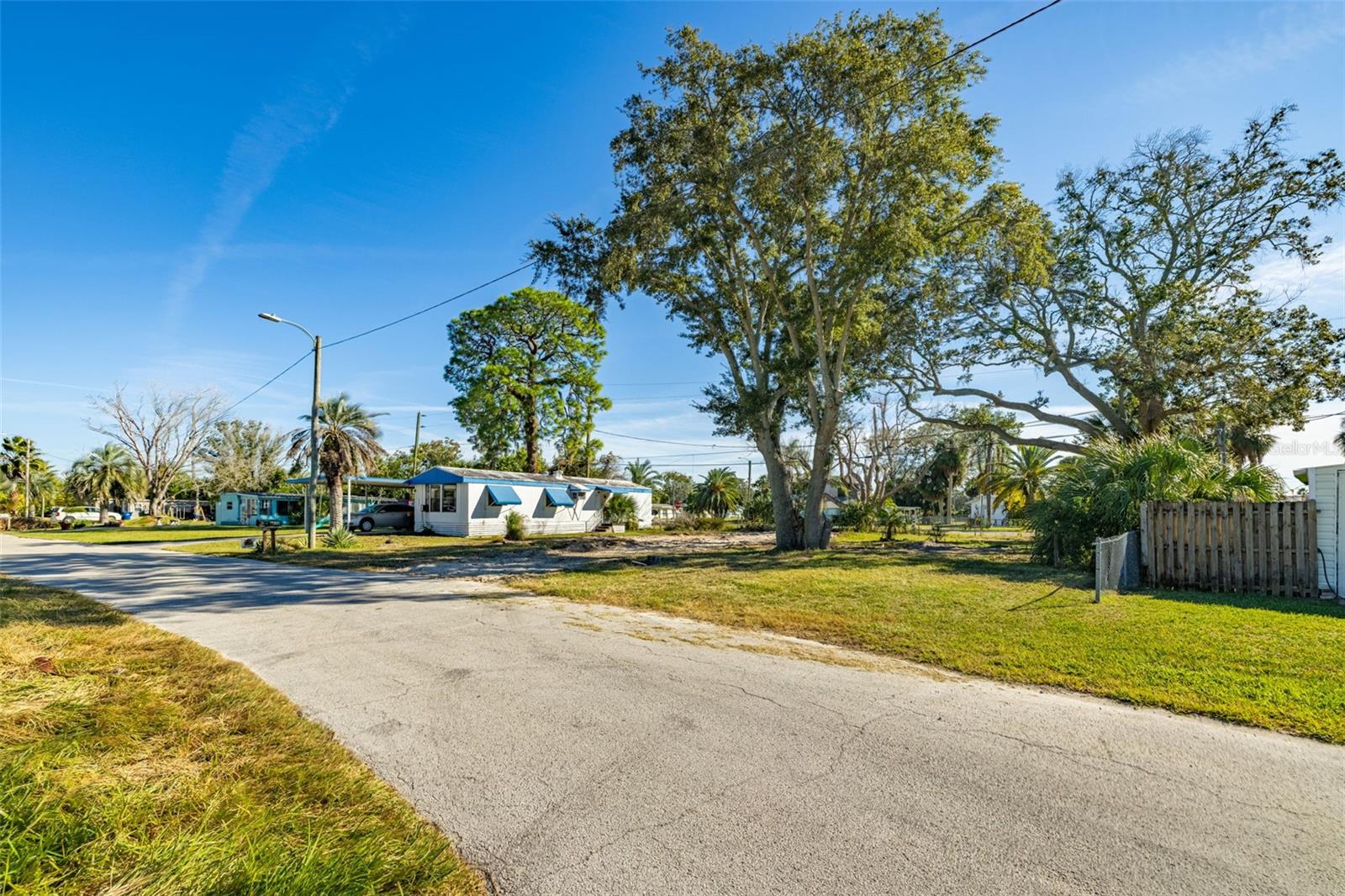 EDGEWATER GARDENS - Land