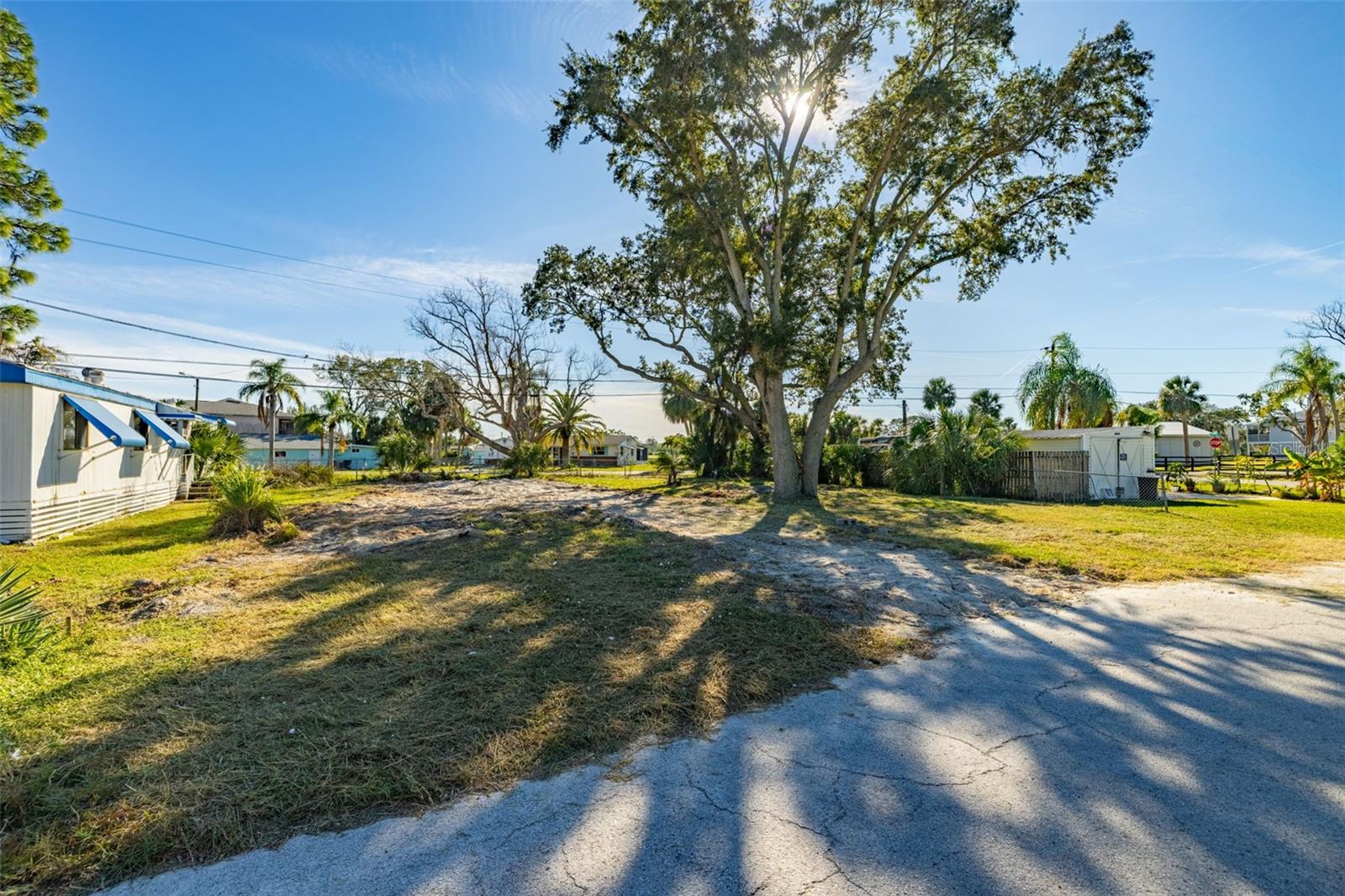 EDGEWATER GARDENS - Land