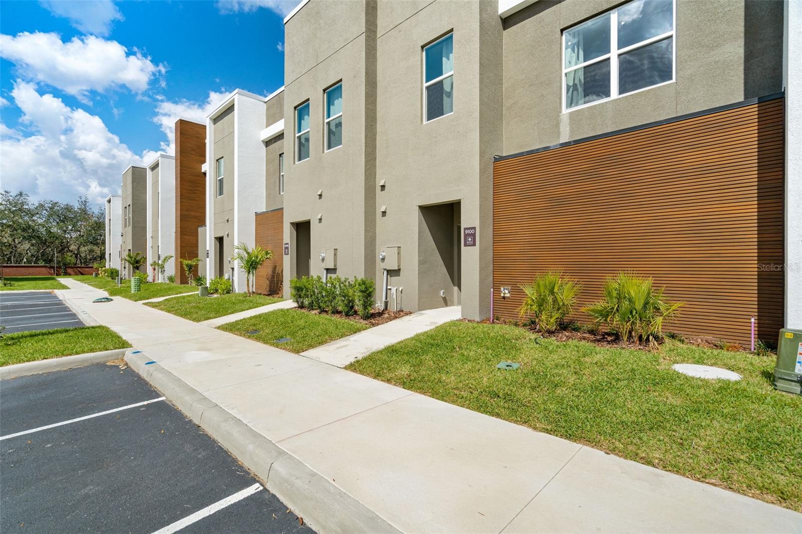 WESTSIDE CAY - Residential