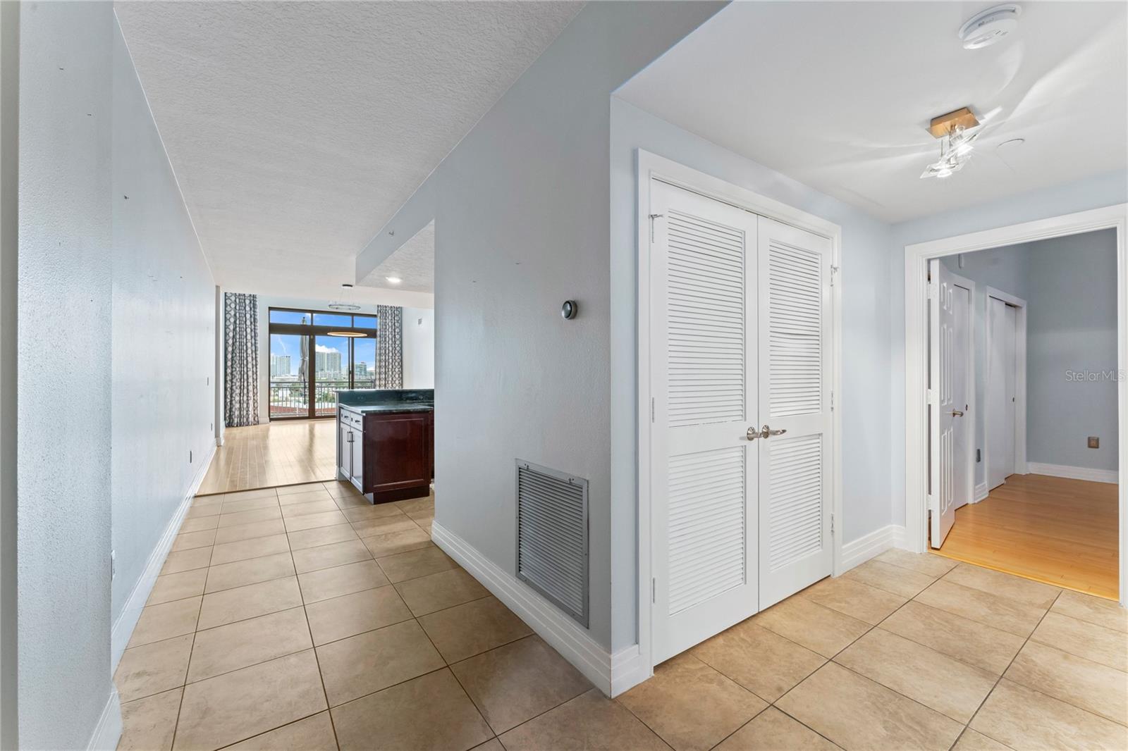 RESIDENCES OF FRANKLIN STREET - Residential Lease