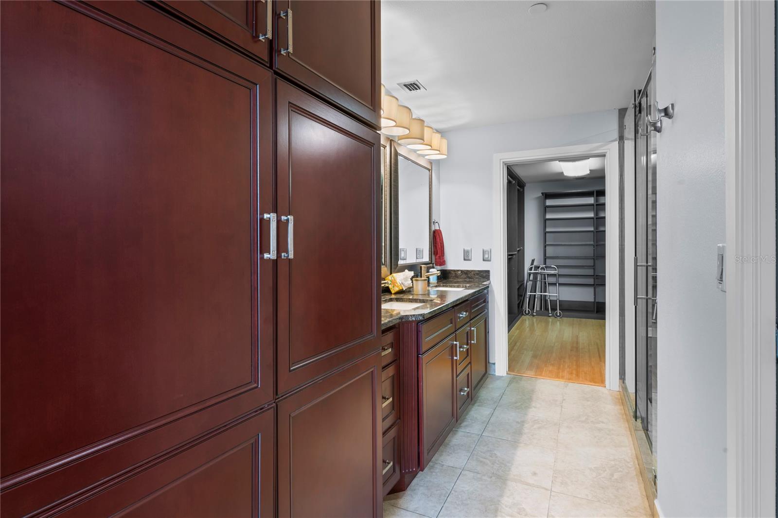 RESIDENCES OF FRANKLIN STREET - Residential Lease