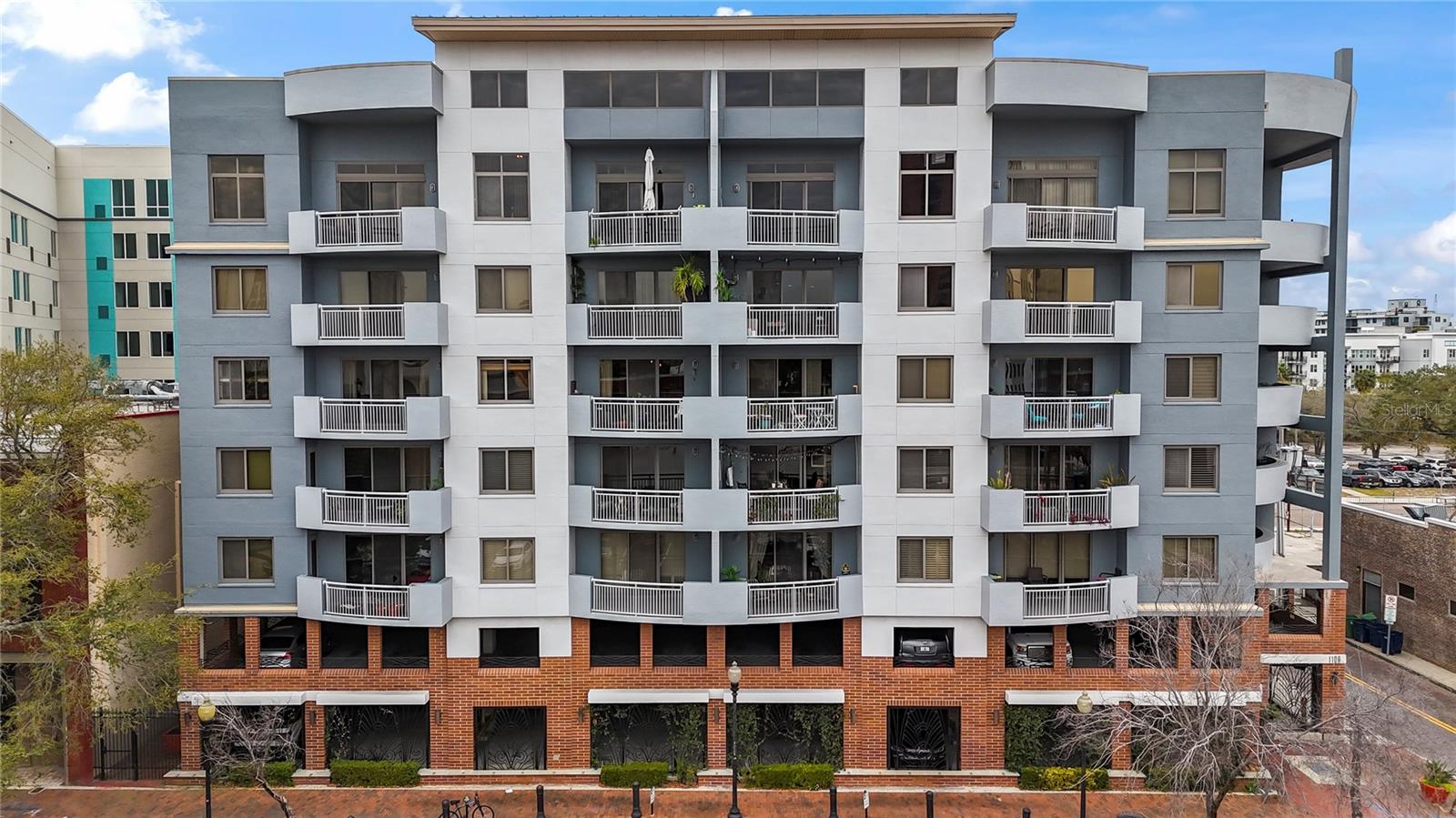 This spacious 2,500 sq ft 4-bedroom, 3-bathroom mid-rise condominium offers the perfect blend of downtown convenience and residential comfort. Built in 2002, the unit features a generous layout with a large balcony, floor to ceiling windows, spacious loft, custom built-in closets, and a versatile 4th bedroom with a built-in Murphy bed.
Enjoy a remarkably quiet setting while being steps from the Tampa Riverwalk, Armature Works, Amalie Arena, Water Street, and all the best dining, entertainment, and cultural attractions downtown has to offer. Unlike the newer high-rise buildings nearby, this condo delivers a true neighborhood feel with exceptional livability at a far more attainable price. With a secure building, two designated parking spaces in a secure garage, and only 40 units, this home is ideal for those seeking urban energy without sacrificing space and comfort.