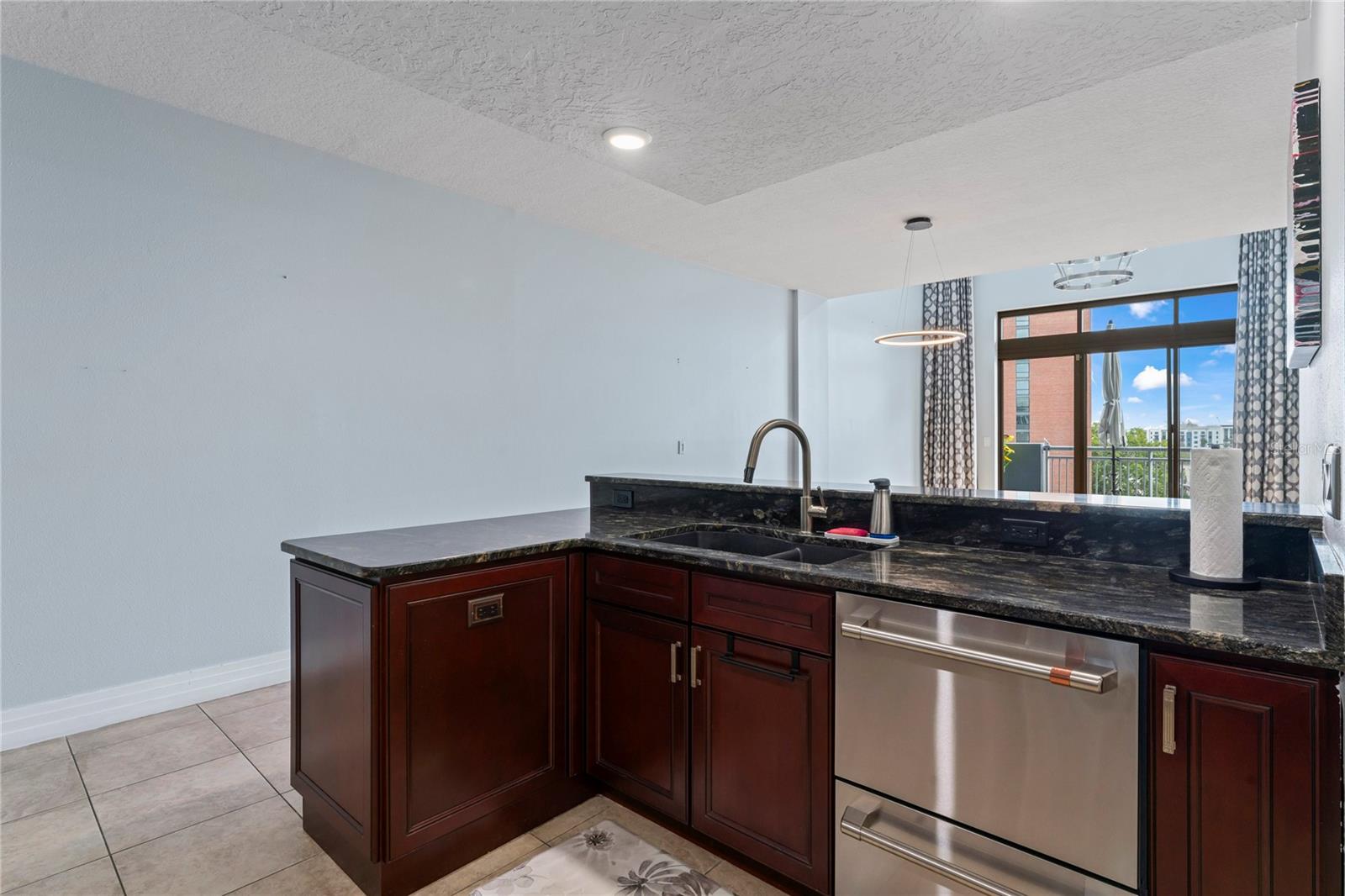 RESIDENCES OF FRANKLIN STREET - Residential Lease